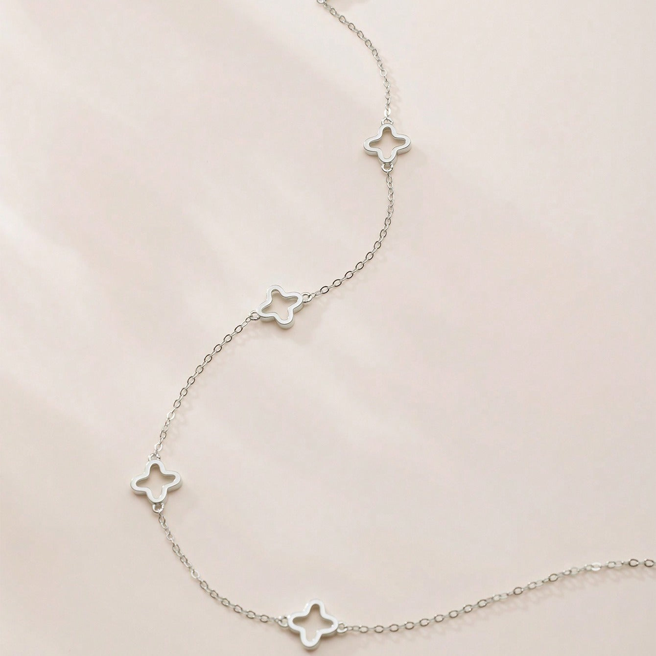 Luna Clover Outline Necklace