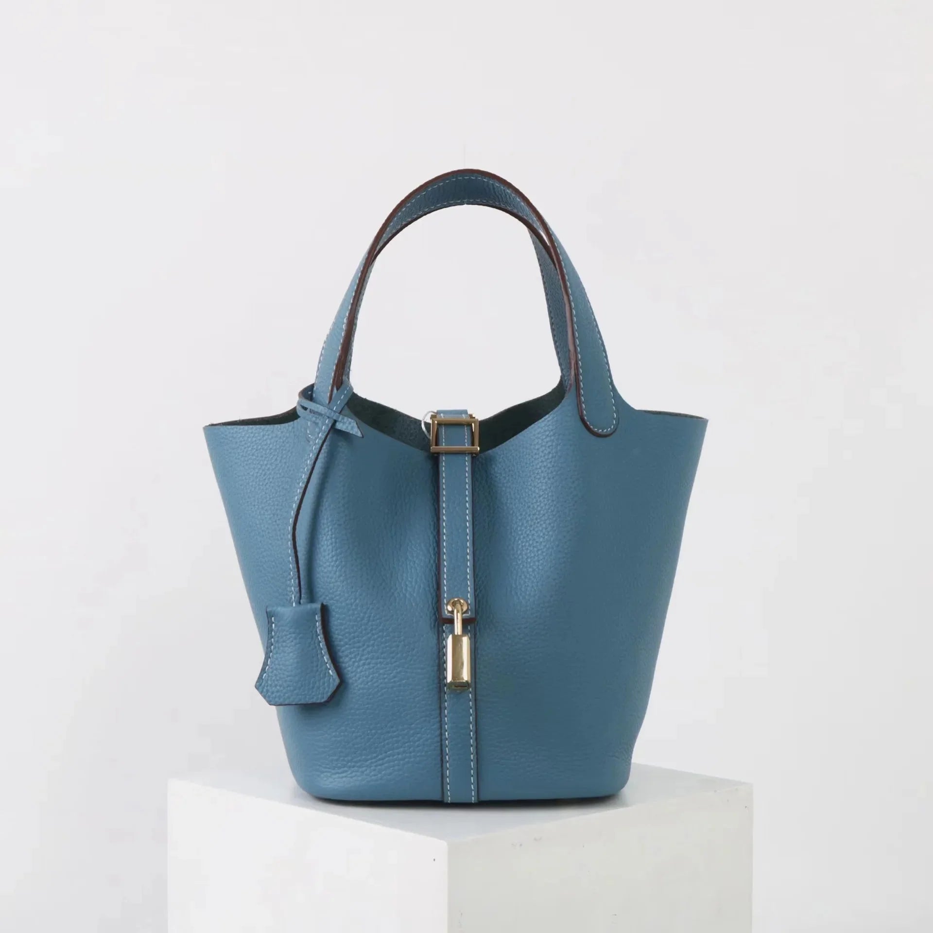 Minimalist Leather Bucket Bag with Gold Lock – Sleek Design