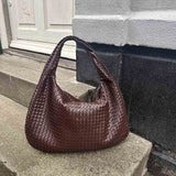 Soft Woven Shoulder Bag – Minimalist Hobo Design with Timeless Appeal