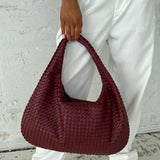 Soft Woven Shoulder Bag – Minimalist Hobo Design with Timeless Appeal