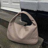 Soft Woven Shoulder Bag – Minimalist Hobo Design with Timeless Appeal