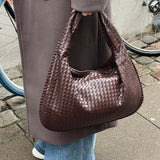 Soft Woven Shoulder Bag – Minimalist Hobo Design with Timeless Appeal
