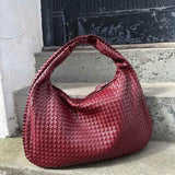 Soft Woven Shoulder Bag – Minimalist Hobo Design with Timeless Appeal